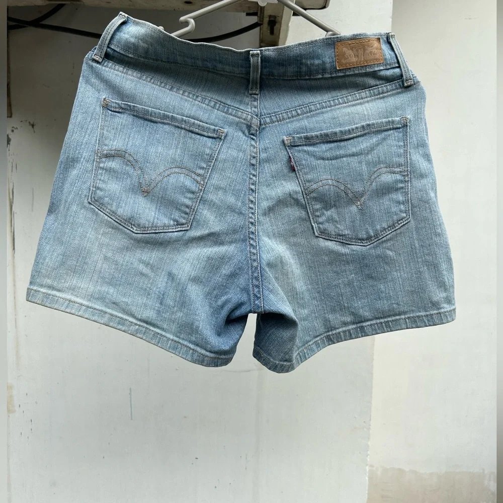 Levi’s denim shirt. NWOT. Size 4 - Picture 2 of 11